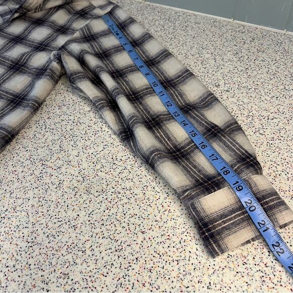 Banana Republic Wool Blend Ruffle Collar Flannel Shirt Gray Plaid Women’s Size L - Picture 7 of 8